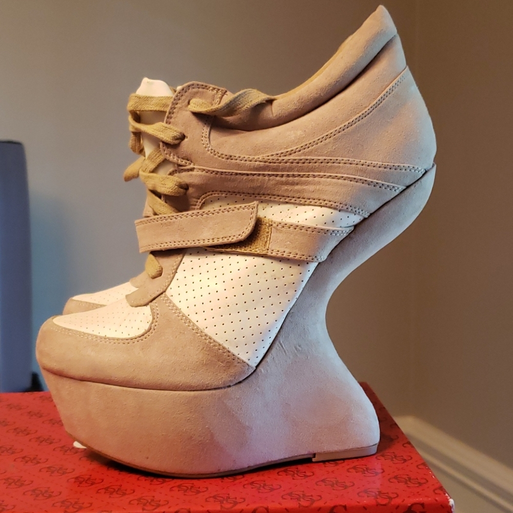 Tennis heels